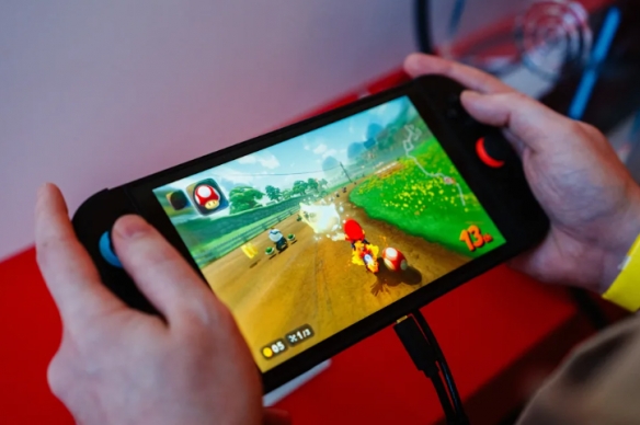 关税闹得！全美抗议川普活动出现标语：别碰Switch2！